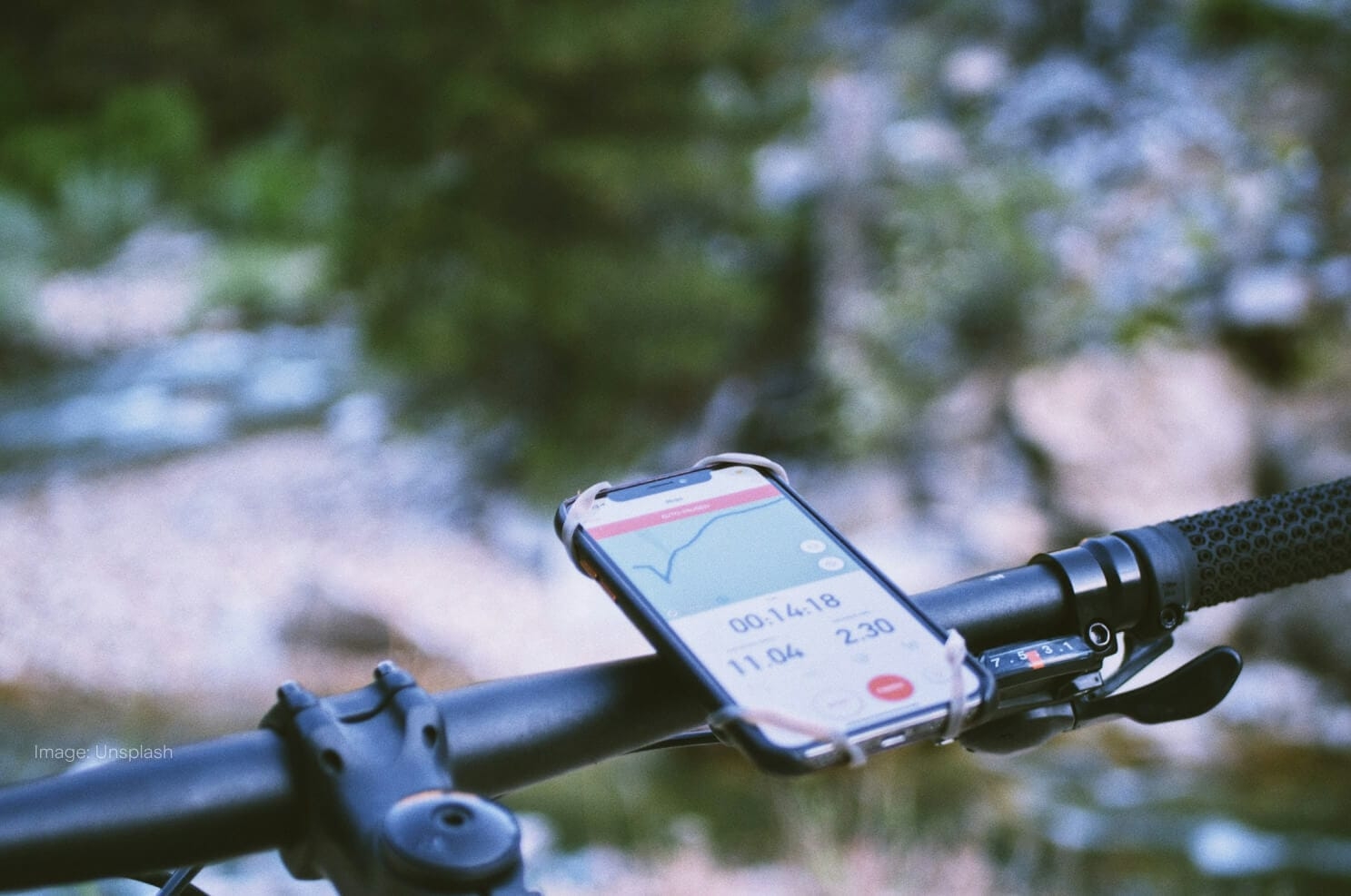 bike-handlebars-mobile-with-strava-app.jpg
