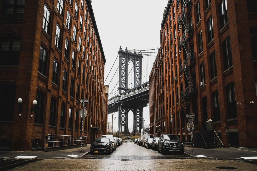 street-with-cars-brooklyn-bridge.jpg