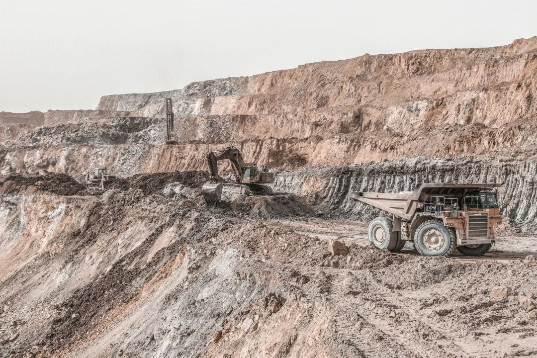 mining-machinery-at-mining-project.jpg